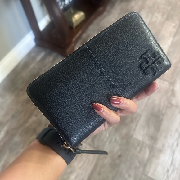 Tory Burch Handbags - New Tory burch MCGRAW ZIP CONTINENTAL WALLET black